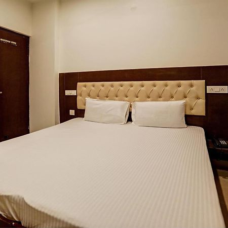 Oyo Hotel The Red Hut Chandigarh Ngoại thất bức ảnh
