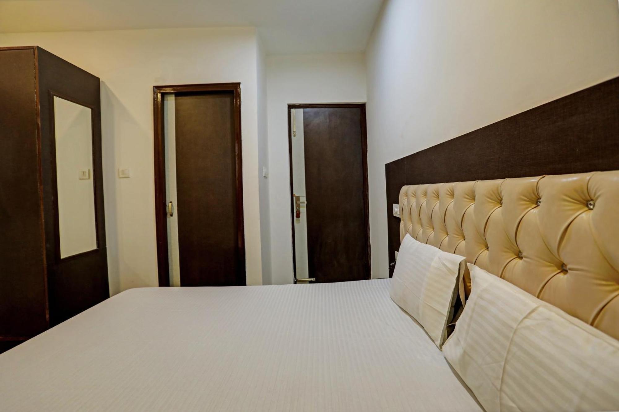 Oyo Hotel The Red Hut Chandigarh Ngoại thất bức ảnh