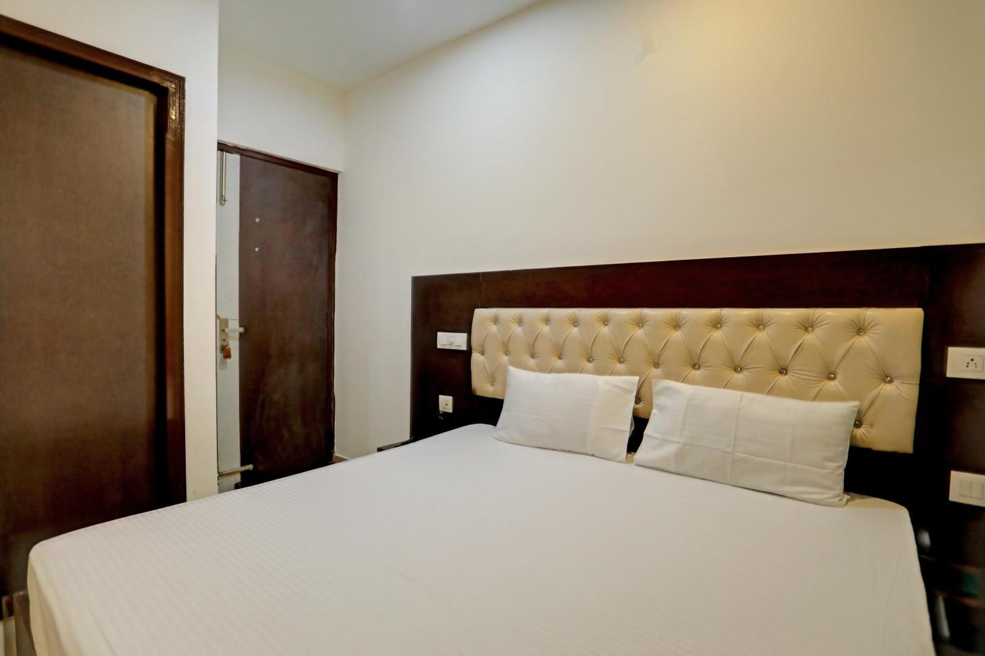 Oyo Hotel The Red Hut Chandigarh Ngoại thất bức ảnh