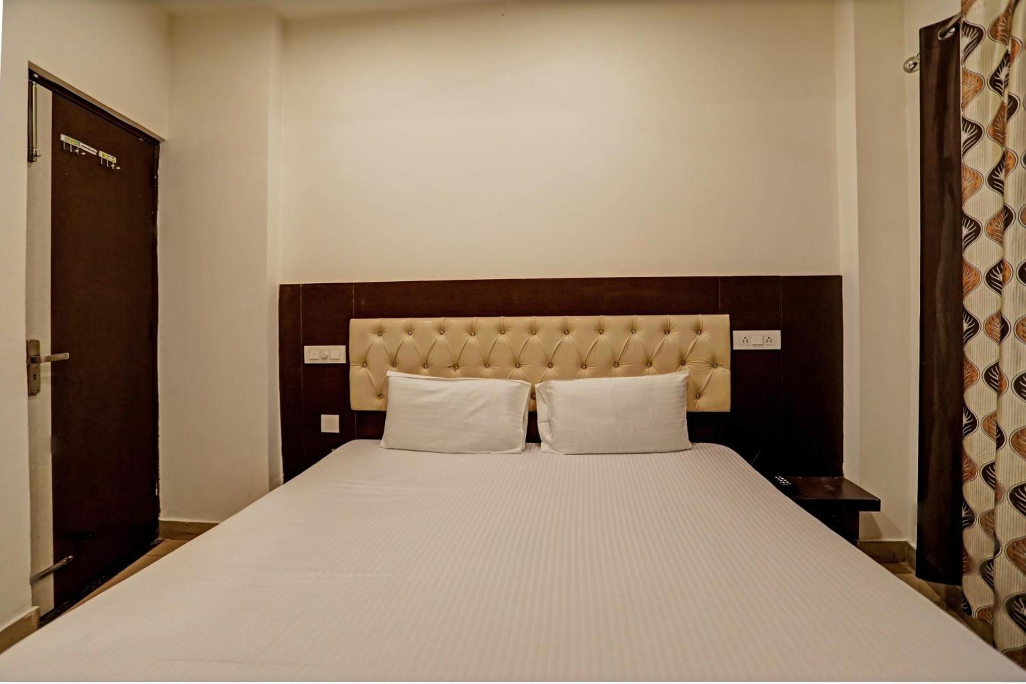 Oyo Hotel The Red Hut Chandigarh Ngoại thất bức ảnh