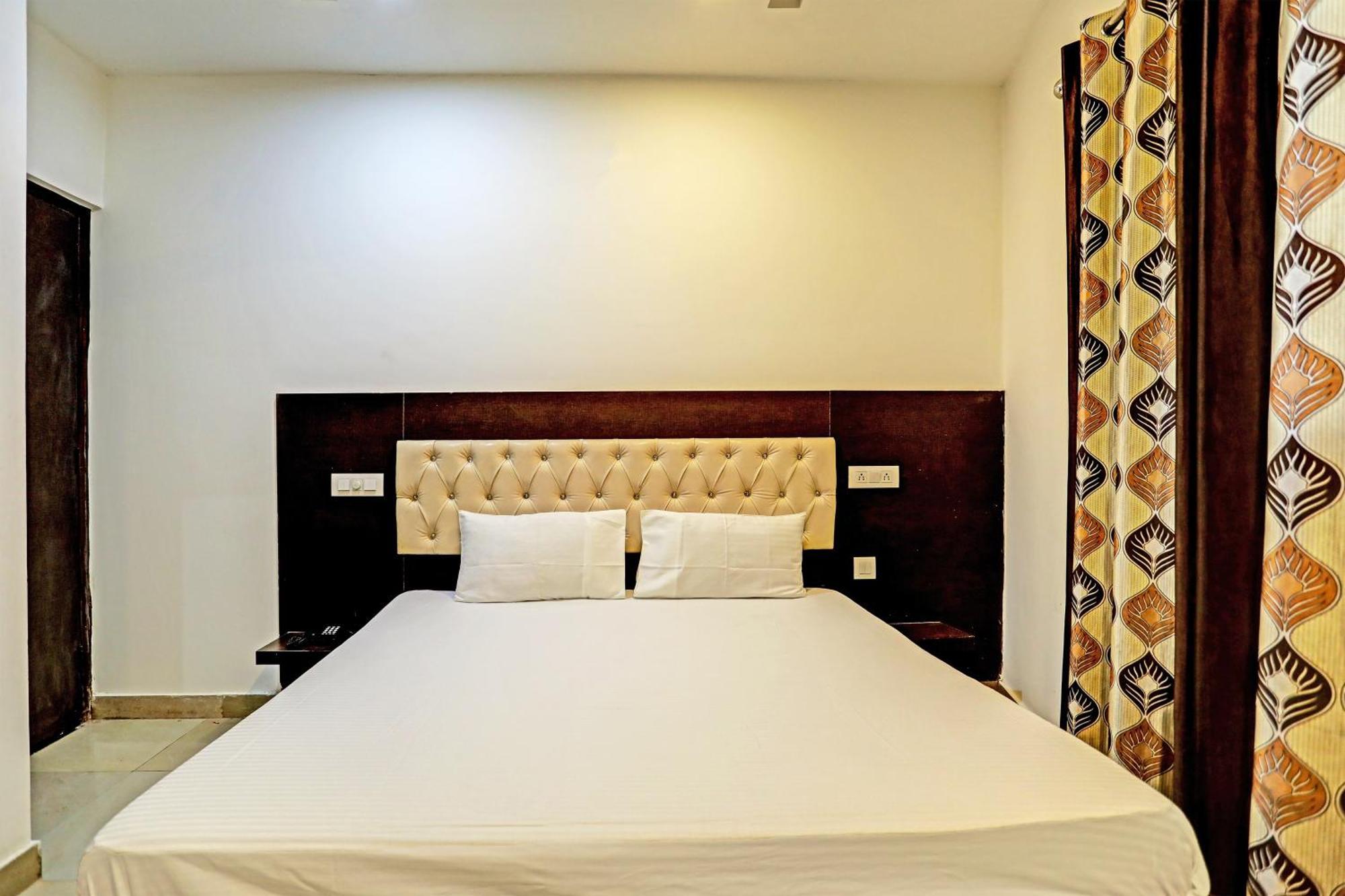 Oyo Hotel The Red Hut Chandigarh Ngoại thất bức ảnh