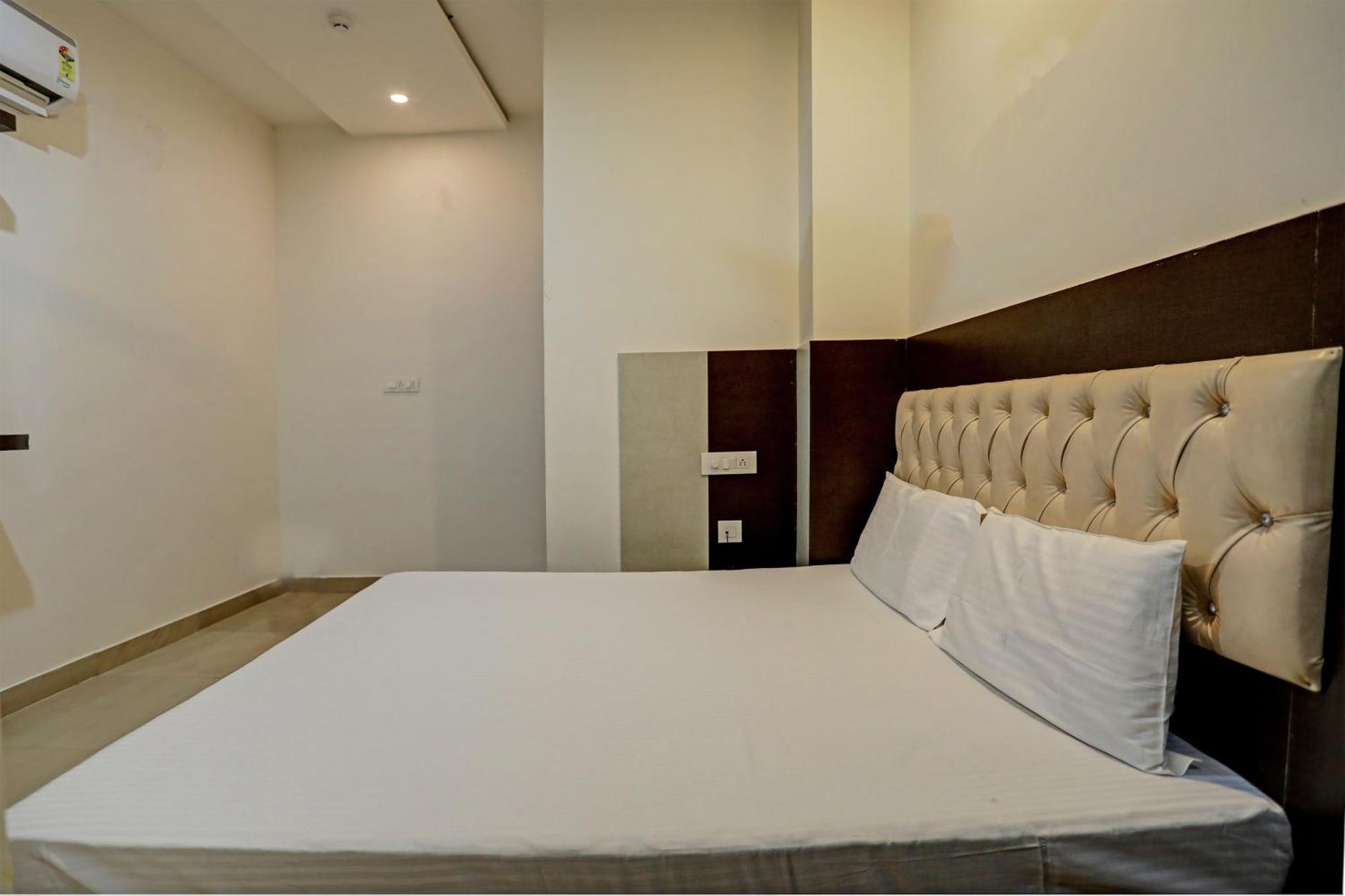 Oyo Hotel The Red Hut Chandigarh Ngoại thất bức ảnh