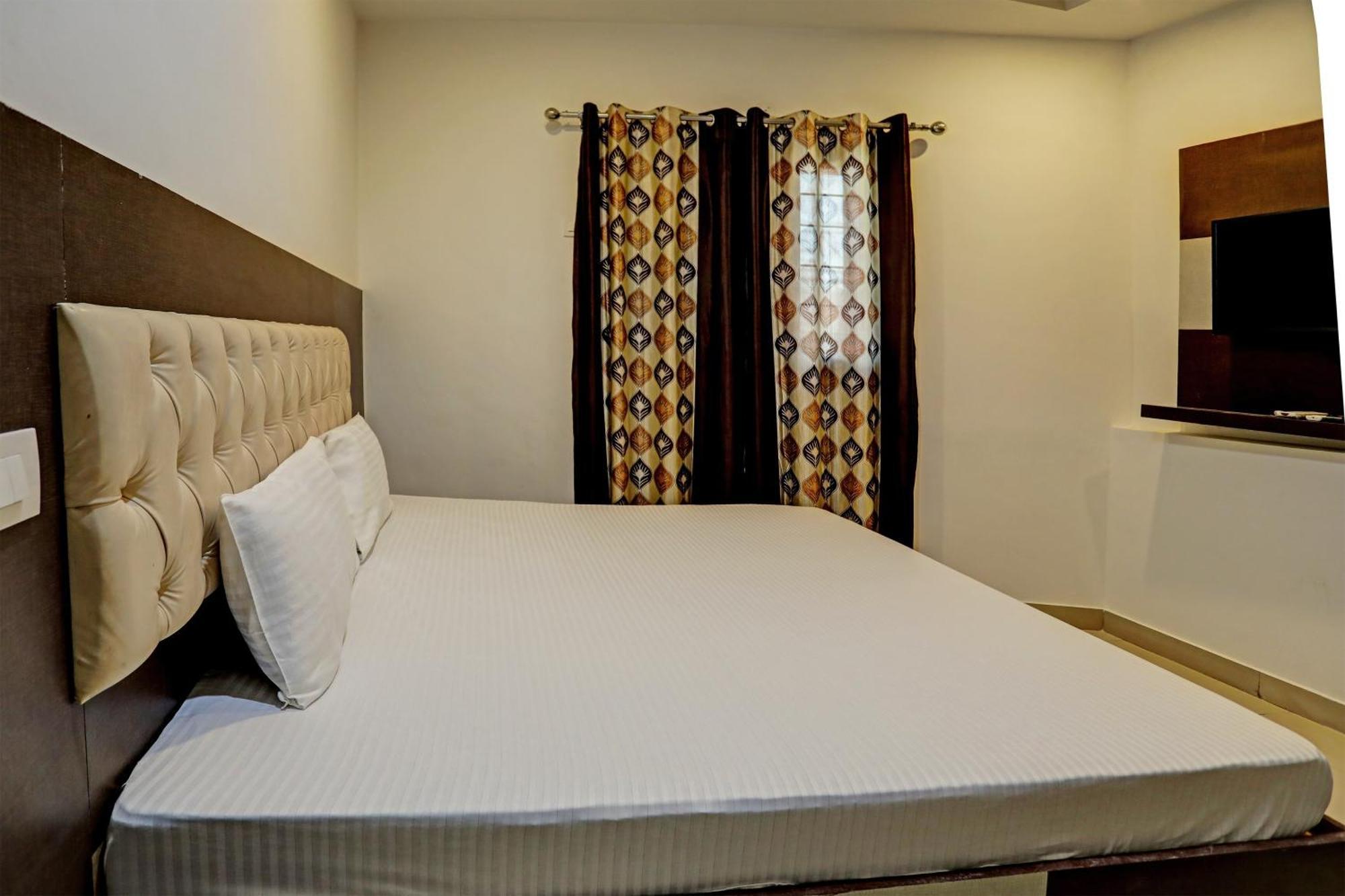 Oyo Hotel The Red Hut Chandigarh Ngoại thất bức ảnh