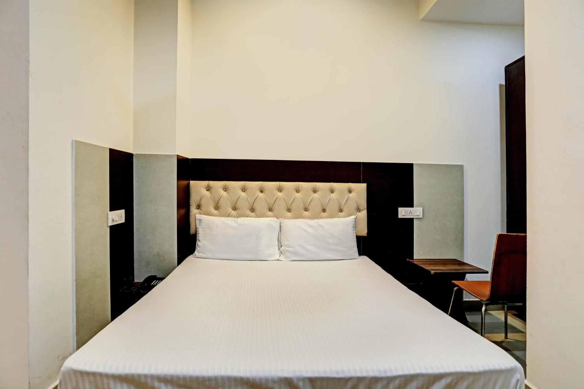 Oyo Hotel The Red Hut Chandigarh Ngoại thất bức ảnh