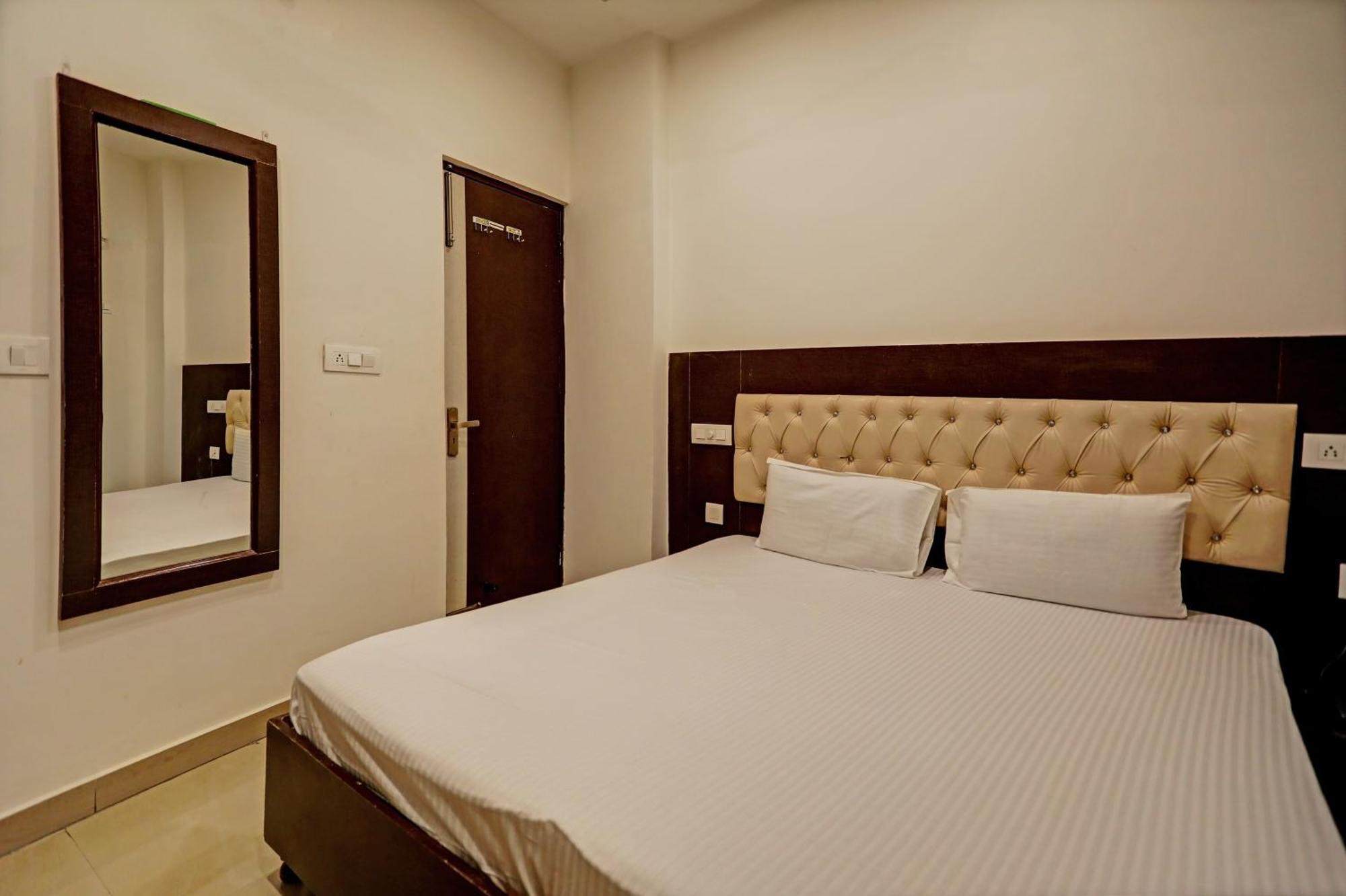 Oyo Hotel The Red Hut Chandigarh Ngoại thất bức ảnh