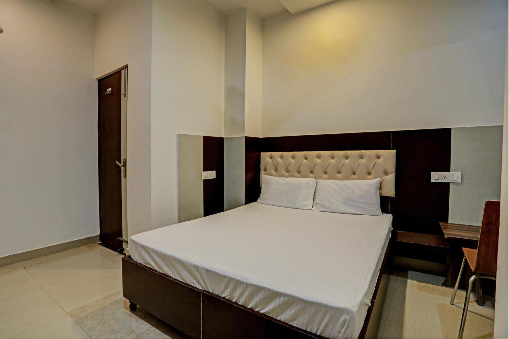 Oyo Hotel The Red Hut Chandigarh Ngoại thất bức ảnh