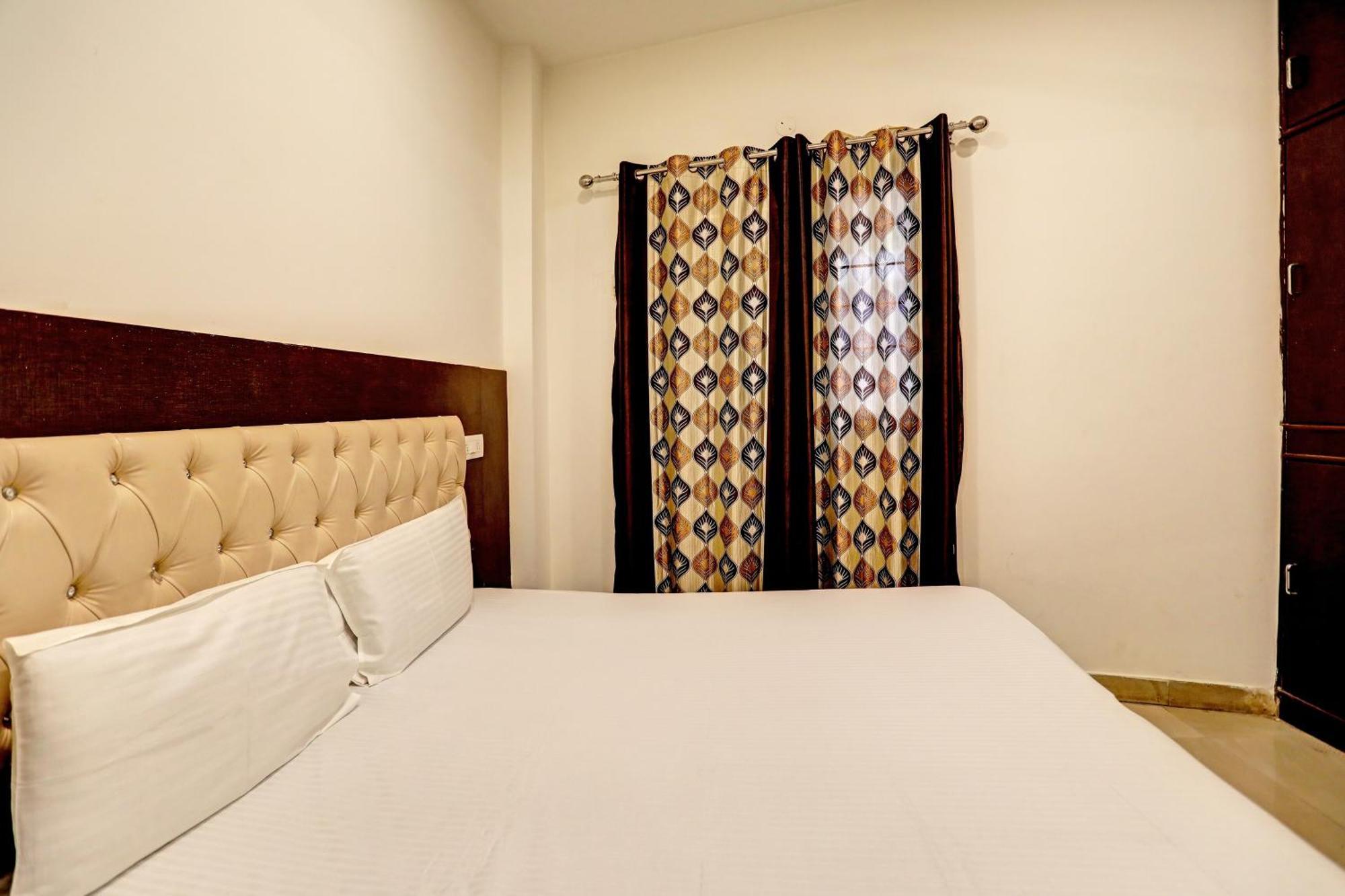 Oyo Hotel The Red Hut Chandigarh Ngoại thất bức ảnh